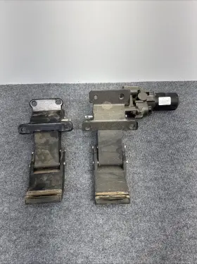 Fl34-16486-bb Fomoco 18-24 Lincoln Navigator Right Passenger Lower Running Board Brackets Motor