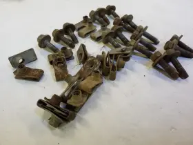 122.fd8m07 Ford Truck Running Board Bracket To Cab Bolts 99 00 01 02 03 04 05 06 07 F250 F350 #2