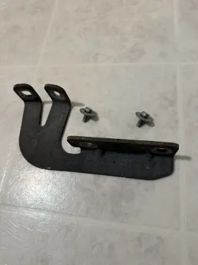 84809520 Gm Genuine Parts Running Board Mounting Bracket