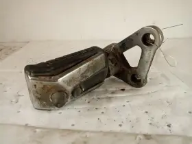 122.xxxx82 Honda Right Hand Passenger Foot Peg From 1982 Vf750c Rusty And Pits 7774291