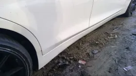 122.in1m17 Infiniti Q50 2017 Running Board 4547482