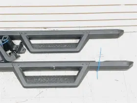 T98t69bu1a Nissan 22-24 Frontier Step Rail Pair With Brackets Oem #2