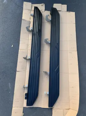 84809517 Oem 21-24 Genuine Tahoe Side Running Board Pair With Black Stripe